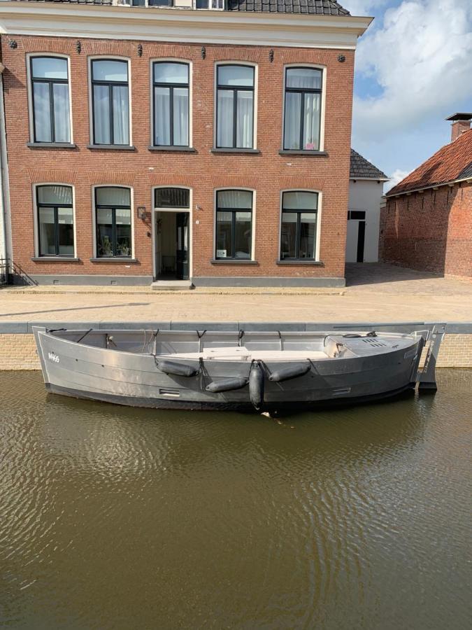 B&B Het Herenhuys Aan De Historische Gracht Van Kollum Экстерьер фото